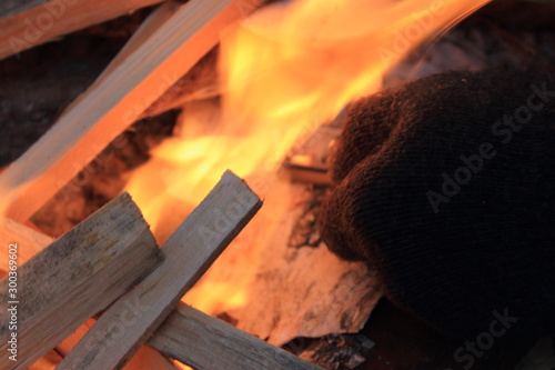 Making a bonfire with a knife and silicon