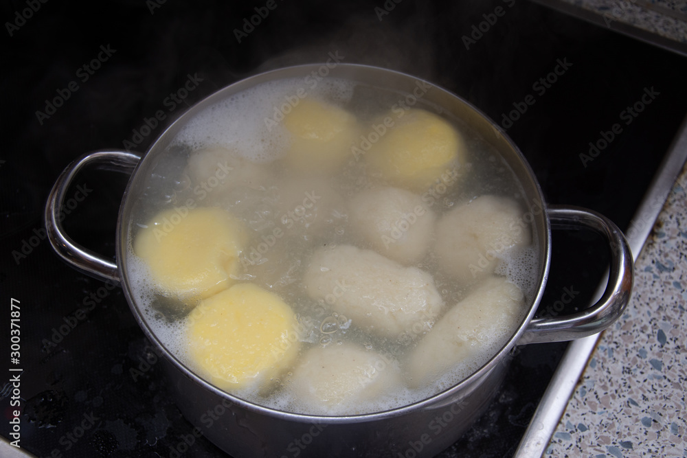 Germany,Chicken soup with semolina dumplings Germany,Chicken soup with semolina dumplings