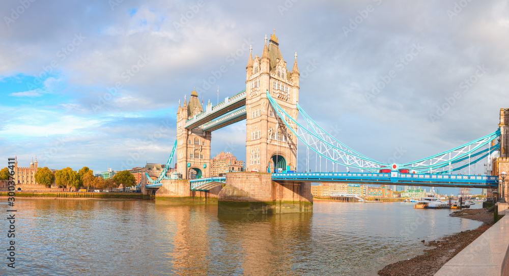 Fototapeta premium Tower Bridge and Tower of London on Thames river - London England