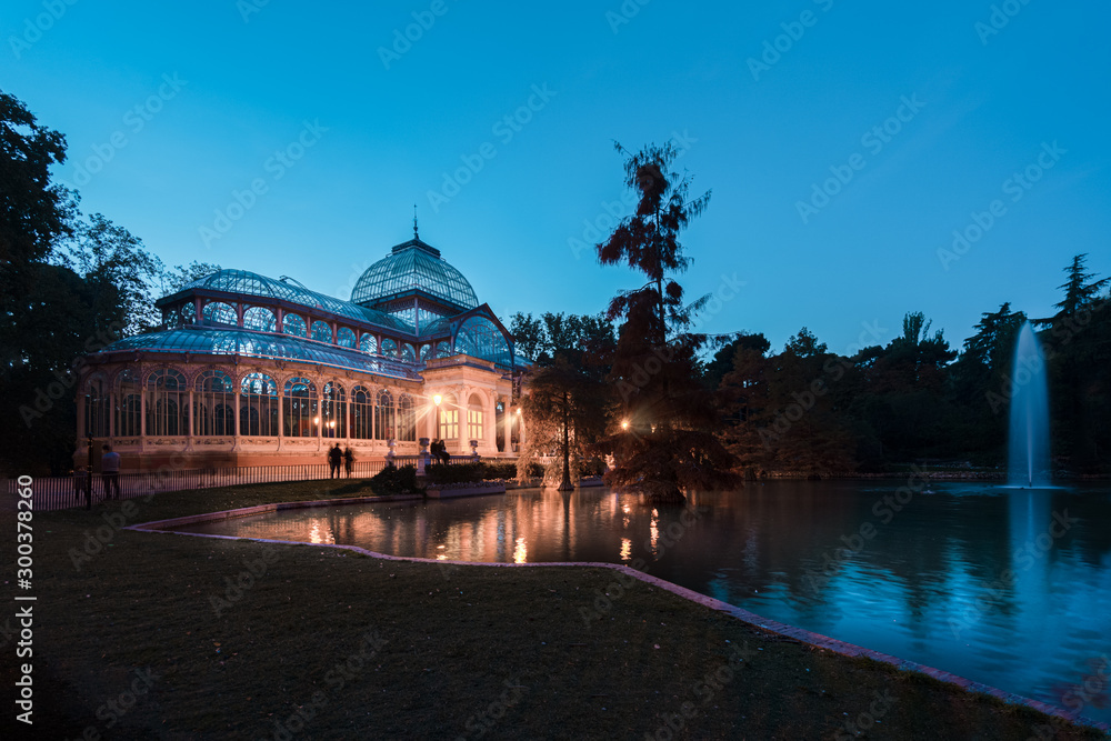 Obraz premium Blue hour view of Crystal Palace or Palacio de cristal in Retiro Park in Madrid, Spain. The Buen Retiro Park is one of the largest parks of the city of Madrid, Spain