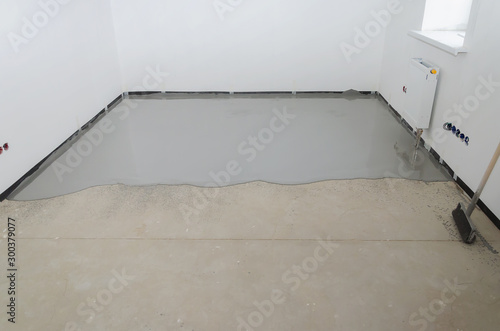 Self-leveling epoxy. Leveling with a mixture of cement floors.