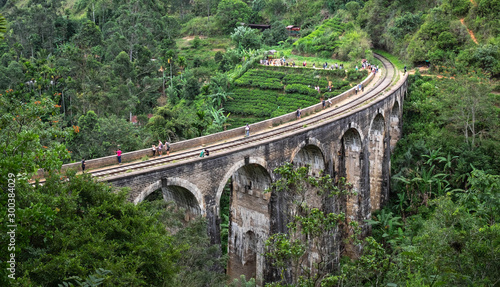 The local train acrossing the Nine Arches Demodara Bridge