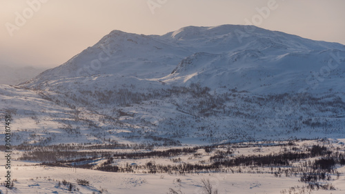 Morning in the winter mountains in northern Norway © Jani Katajisto