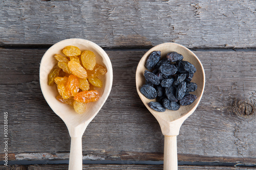 Raisins in a wooden spoon