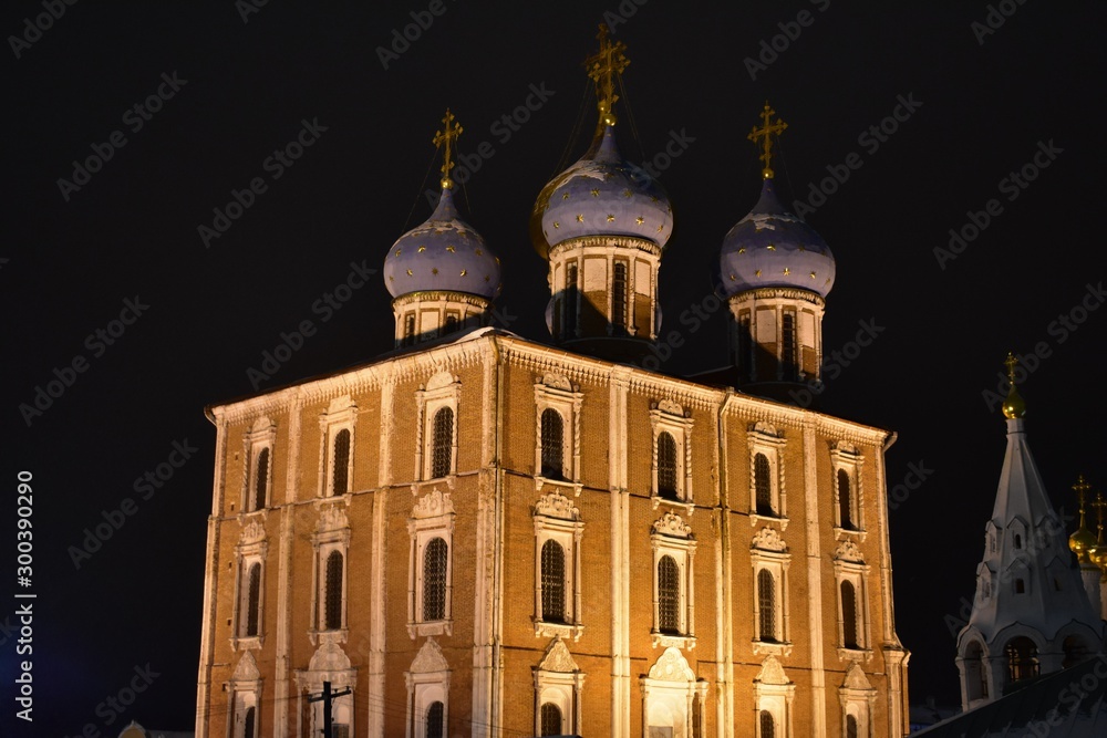 Ryazan Kremlin, illuminated by lanterns against the night sky