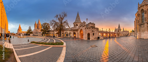 Φωτογραφία Budapest, Hungary - Panoramic view of the famous Fisherman's Bastion (Halaszbast