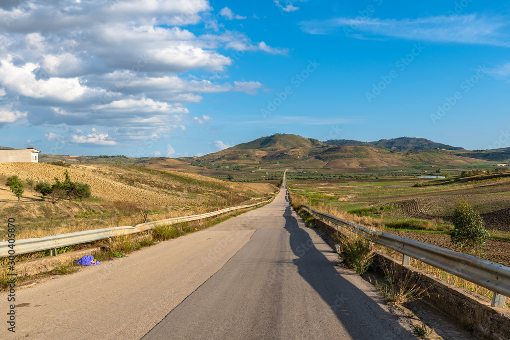Sicilian Country Road, Barrafranca, Enna, Sicily, Italy, Europe