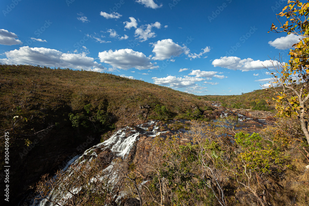 Fototapeta premium waterfall in the mountains chapada dos veadeiros