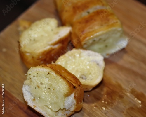 Garlic bread, the delicious accompaniment of barbecue gaucho.