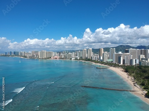 Aerial views of Waikiki  © Elias Bitar