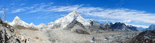 himalayan mountain range near Mount Everest