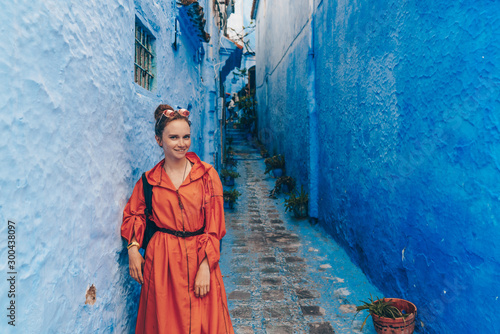 tourist in the clothes of the inhabitants of morocco in the blue city © nelen.ru