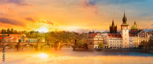 Canvas-taulu Scenic summer view of the Old Town buildings, Charles bridge and Vltava river in