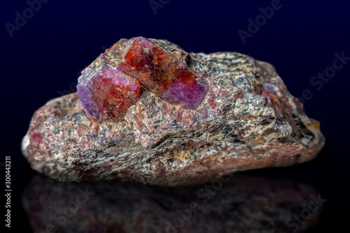 Obraz na płótnie Natural raw gem ruby crystal