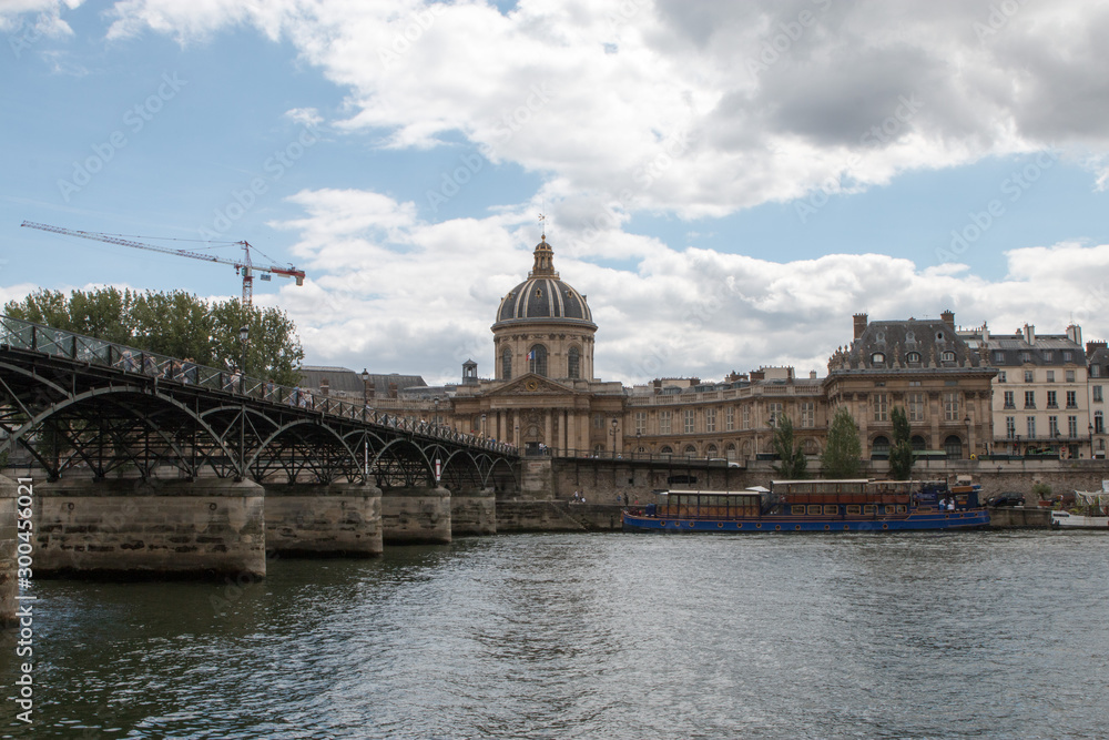 Institut de France et le pont des Arts Paris