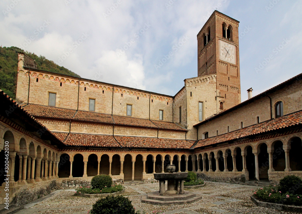 Abbazia cistercense di Santa Maria di Follina: il campanile e la chiesa dal chiostro