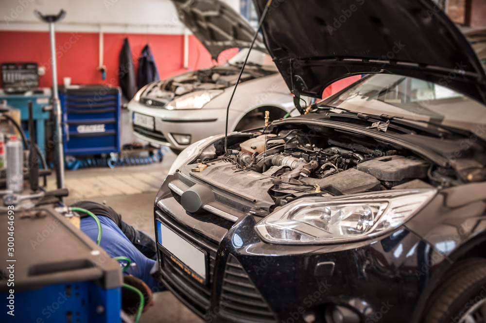 Motor vehicle checking and testing in service workshop