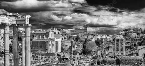 Fotografiet View of the Roman Forum ancient monuments and Coliseum from Capitoline Hill in R