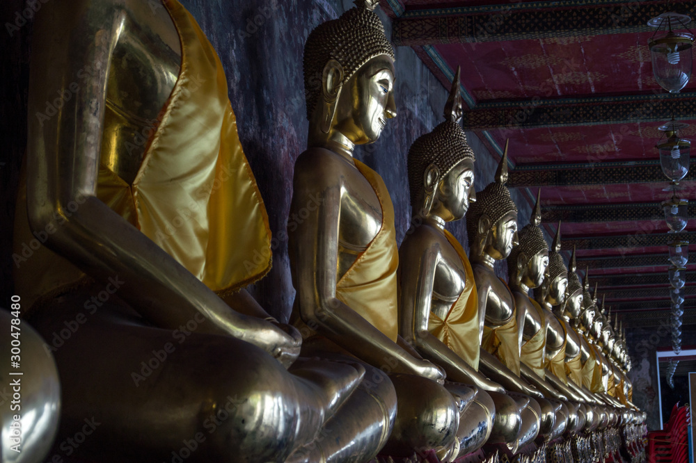 buddha statues in thai temple