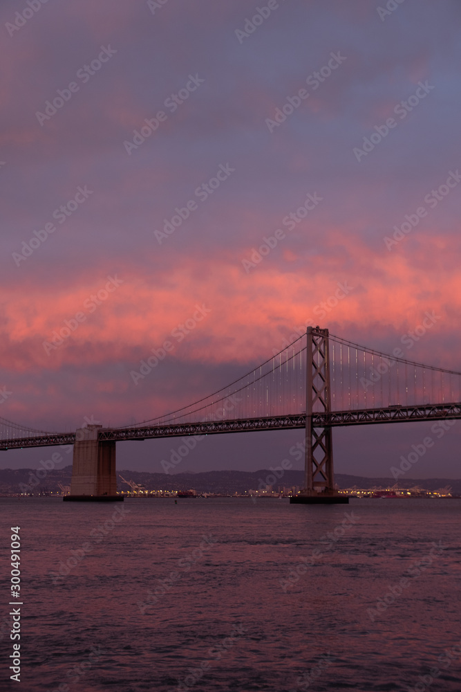 Fototapeta premium Fire red sunset behind the Bay Bridge