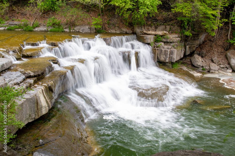 Obraz premium Cascading Waterfalls at Taughannock Falls State Park in Upstate New York