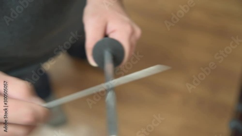 Sharpening Fillet Knife on Honing Rod 30fps
