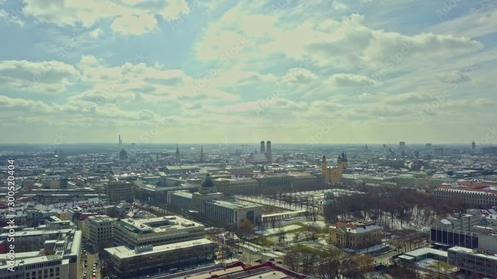 Die Skyline von München im Winter mit einer Drohne aufgenommen Die Skyline von München im Winter mit einer Drohne aufgenommen