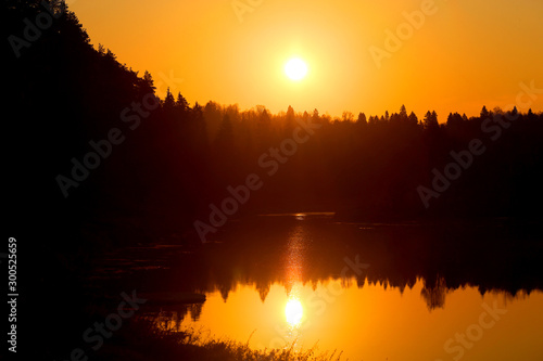 Fototapeta Naklejka Na Ścianę i Meble -  Beautiful photo of the sunrise over the river