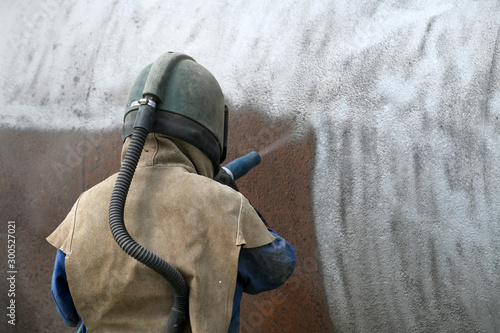 Bilde på lerret engineer sandblasting a steel casing