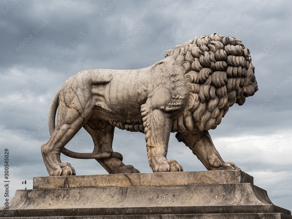 statue de lion sur la place de la Concorde à Paris