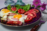Fried eggs with tomatoes and lettuce