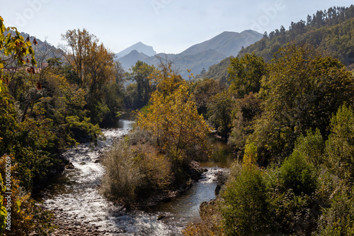 Wallpaper Mural El Nalón desde Cangas de Onís Torontodigital.ca