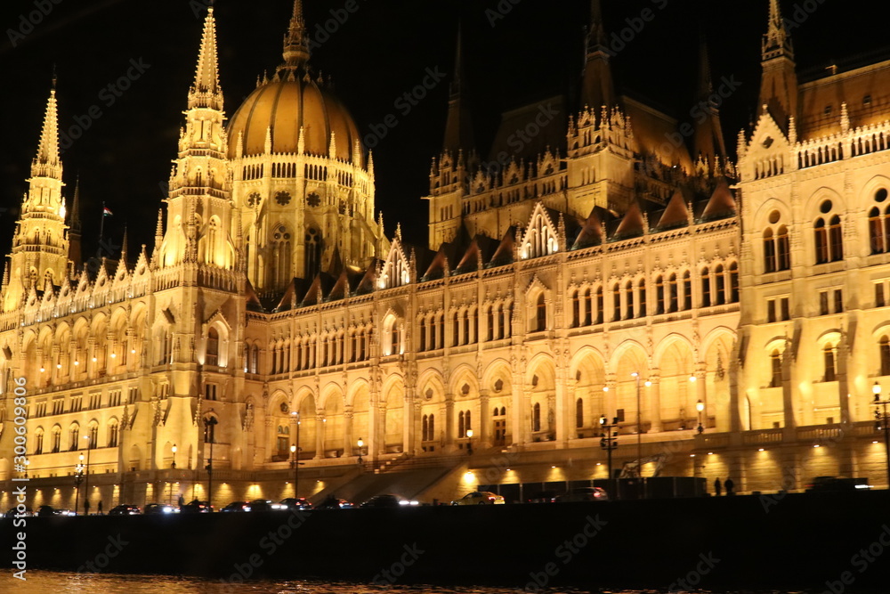 hungarian parliament in budapest at night