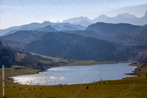Wallpaper Mural Lagos de Covadonga y su paisaje natural Torontodigital.ca