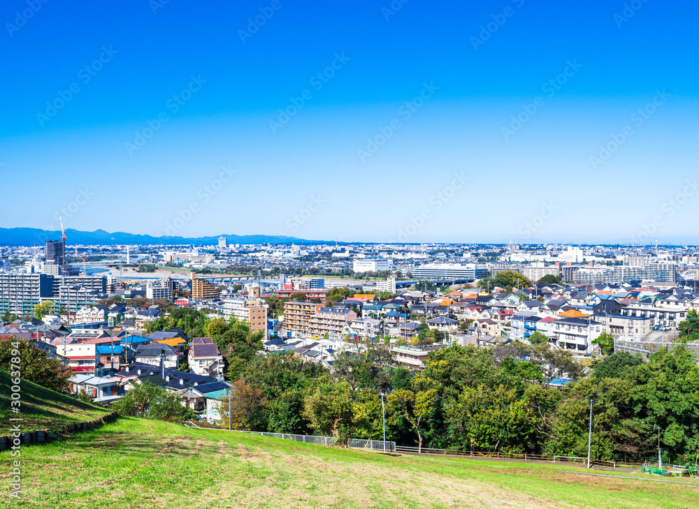 Fototapeta premium 青空が広がる住宅地