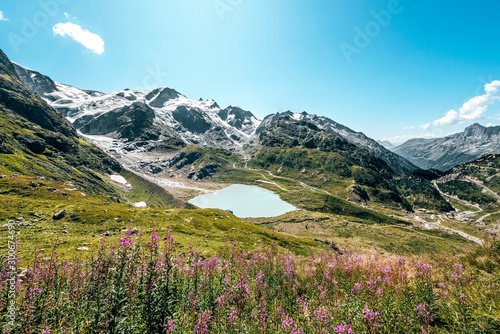 Gletschersee in den schweizer Alpen © 0711bilder