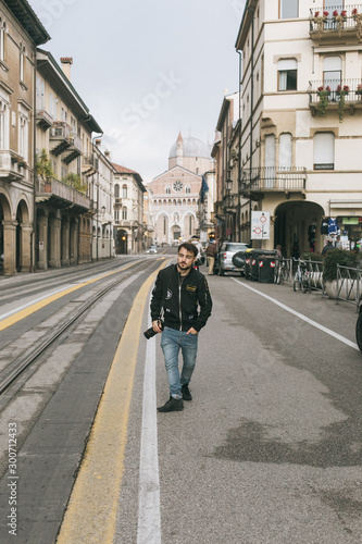 Wallpaper Mural Man travelling Torontodigital.ca