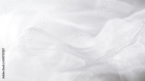 Weißer Tüllstoff für Brautkleider als Hintergrund.