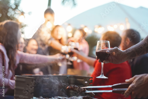 Foto Happy family doing celebratory toast at barbecue party - Young and older  parent