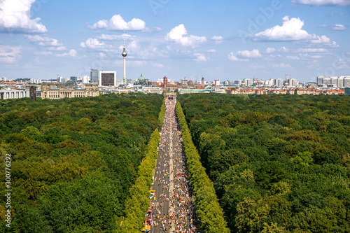 Canvas Print Aerial view of Berlin with Strasse des 17 Juni and Brandenburger Tor during the