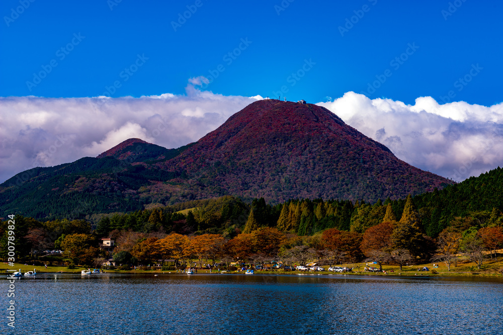 志高湖からの鶴見岳