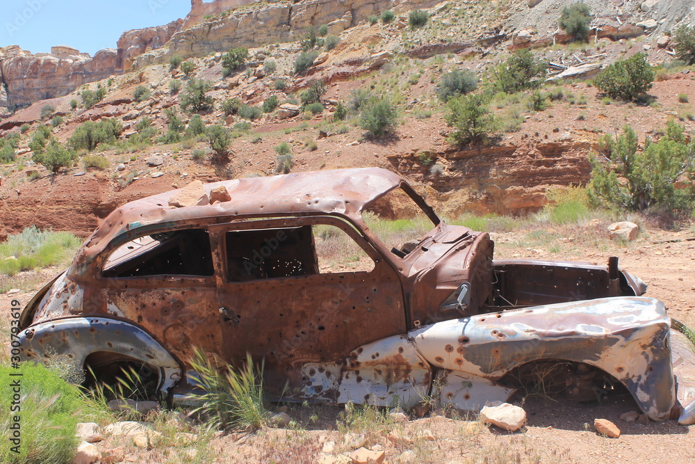 Naklejka old car in desert