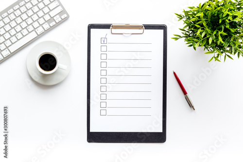 Foto Empty check list ready to fill on white background top view