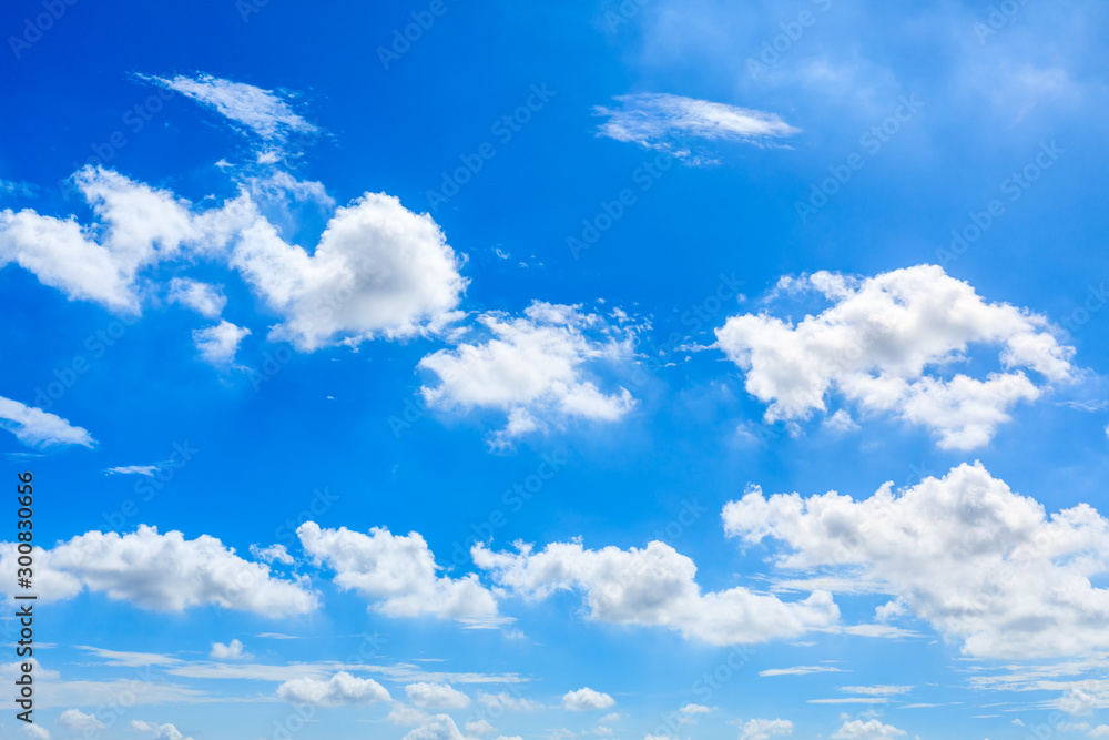 Fototapeta premium Beautiful sky and white clouds in daylight