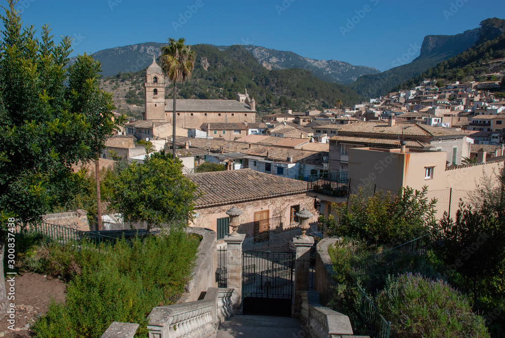 Blick über die alte Stadt Bunyola im Herzen der spanischen Insel Mallorca