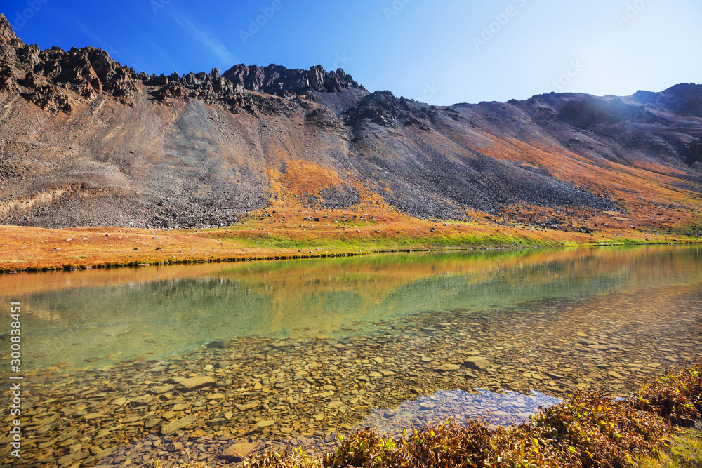 Naklejka premium Mountains lake