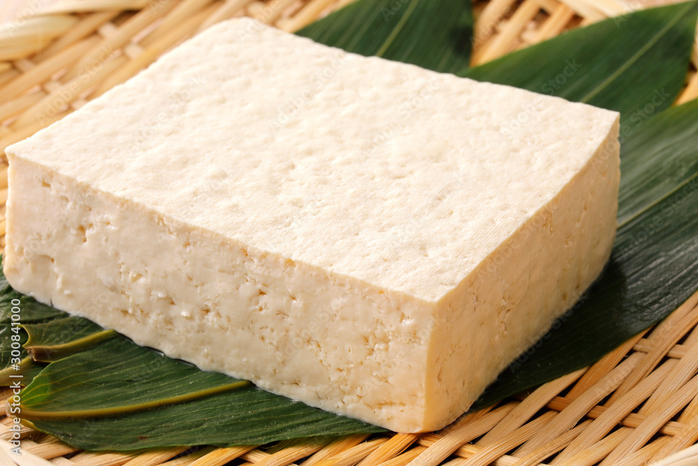 木綿豆腐　Japanese firm tofu on bamboo strainer