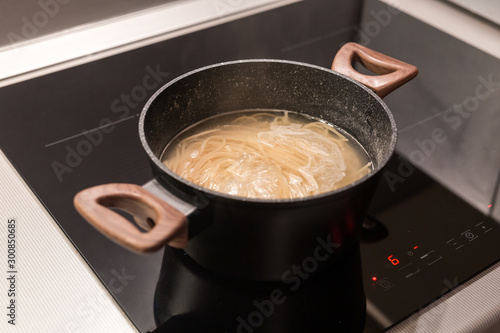 A step-by-step recipe for self-cooking pasta Bolognese. Step 04.