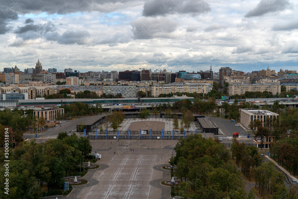 Obraz premium Панорама Москвы. Лужнецкая эстакада. Метро Лужники.