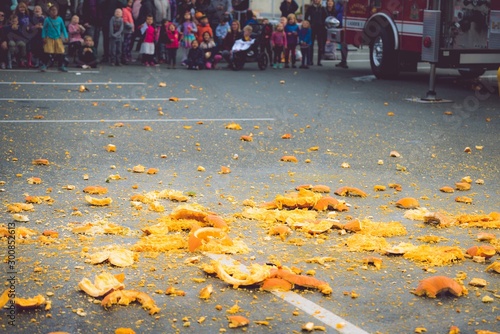 Obraz na plátne firefighters smashing pumpkins